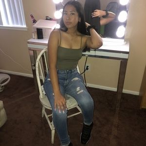 Meet your Posher, Alanis